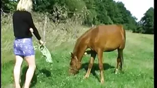 ठूलो कुखुरा कमबख्त बस्टी शिक्षक र जवान साथी समूह